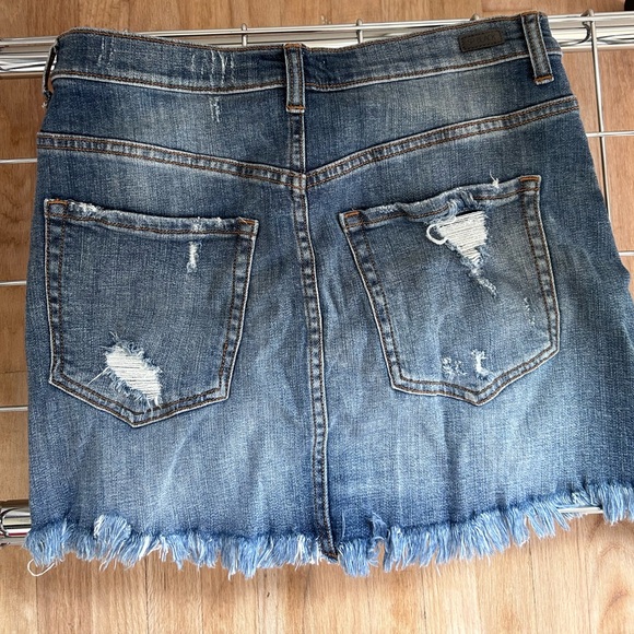 ✨Distressed Mini Skirt✨ - Picture 3 of 4